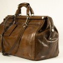 Capybara leather travel bag with buckle lanyard |El Boyero