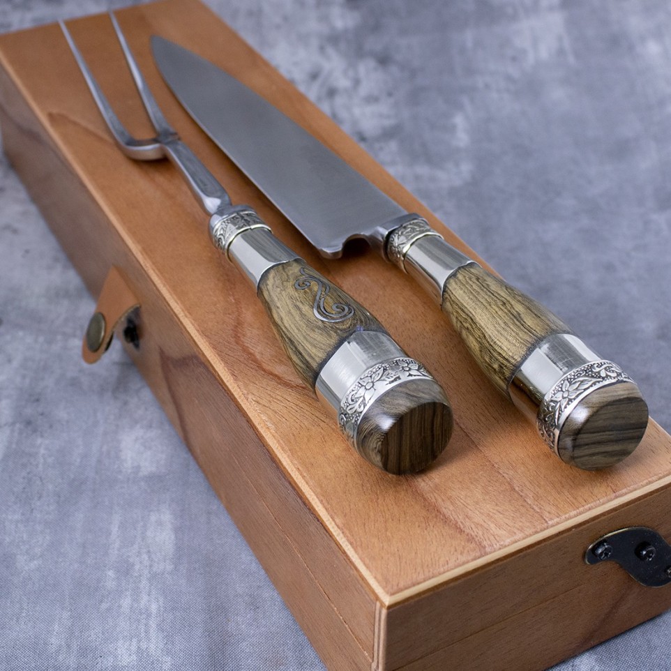Cuchillo y tenedor para trinchar con cabo madera |El Boyero