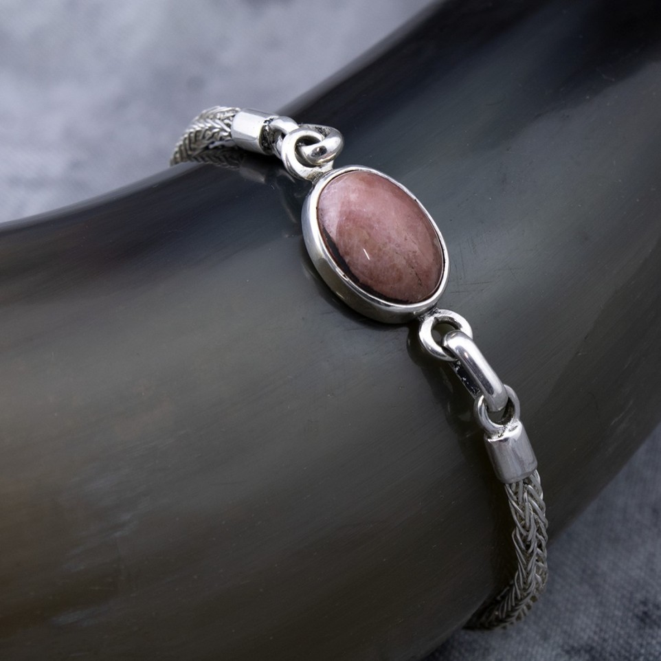 Bracelet of sterling silver and rhodochrosite stone