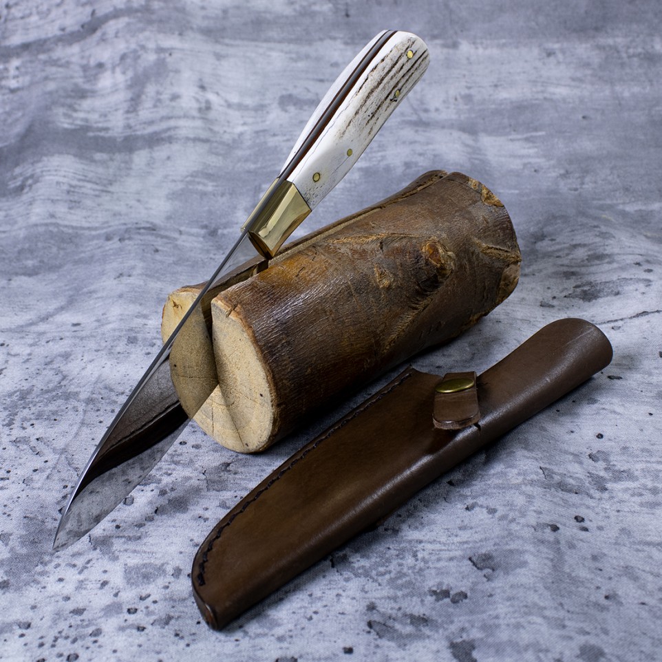 Camp knife - Stag antler handle and leather sheath |El Boyero