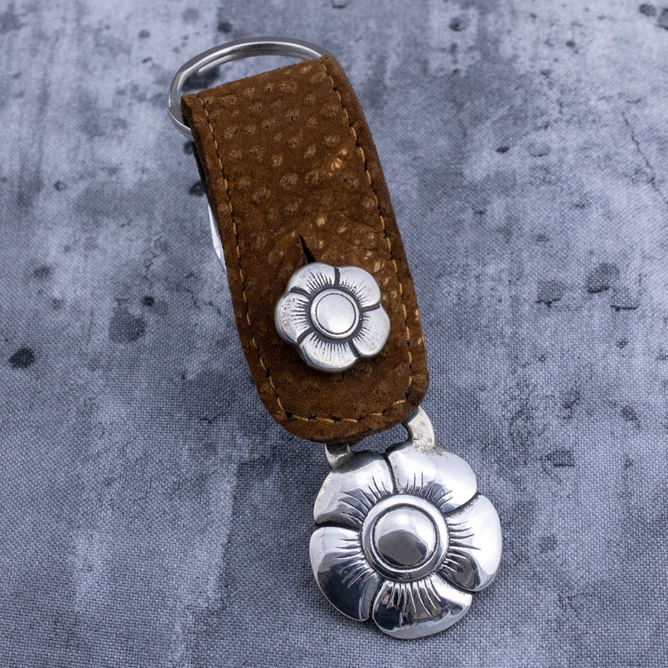 Pansy flower small keychain |El Boyero