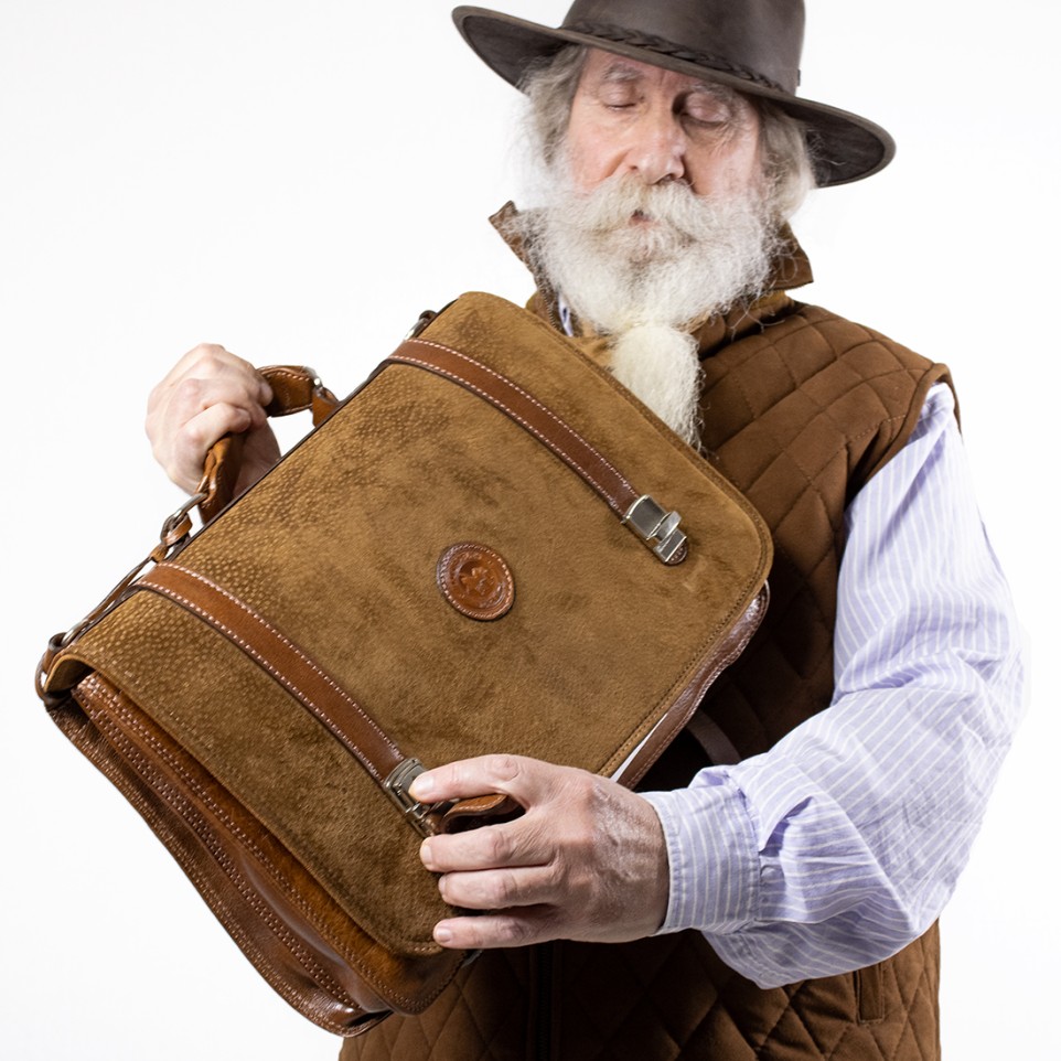 Capybara leather briefcase with buckles |El Boyero