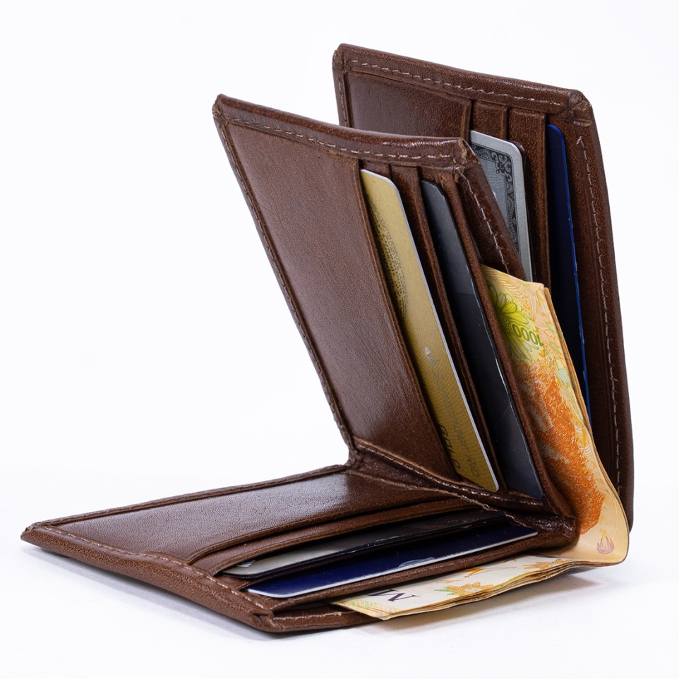 Leather threefold wallet and card holder |El Boyero