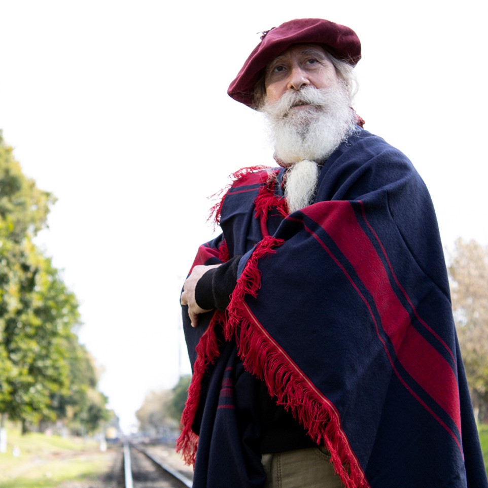 'Federal poncho' knitted in loom |El Boyero