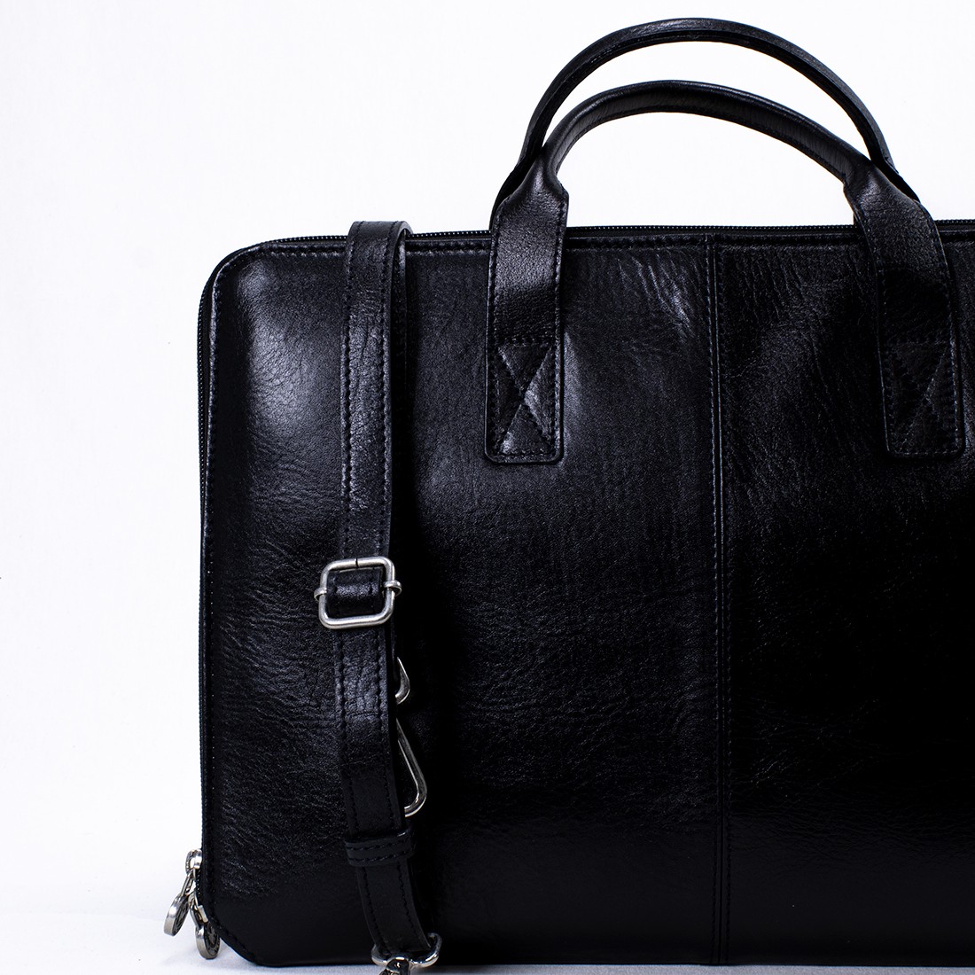 Leather briefcase with long shoulder strap El Boyero