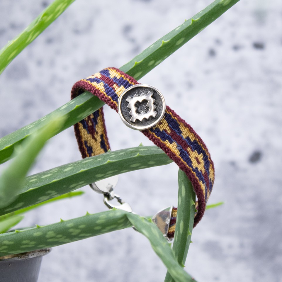 Woven bracelet with charm |El Boyero