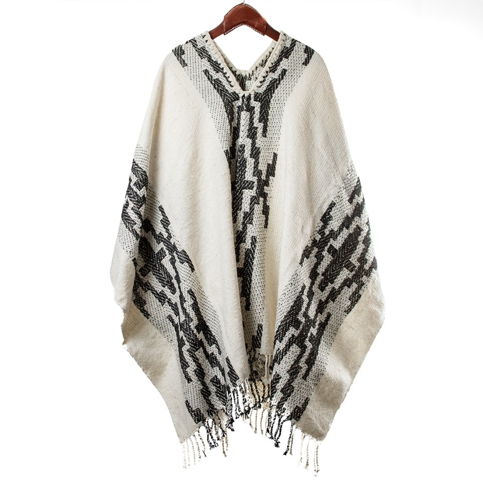 Woolen antique poncho |El Boyero