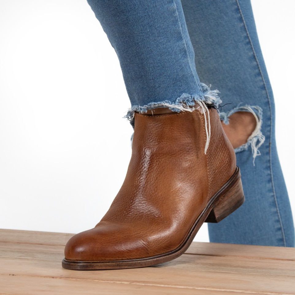 Side zip low heels leather boots |El Boyero