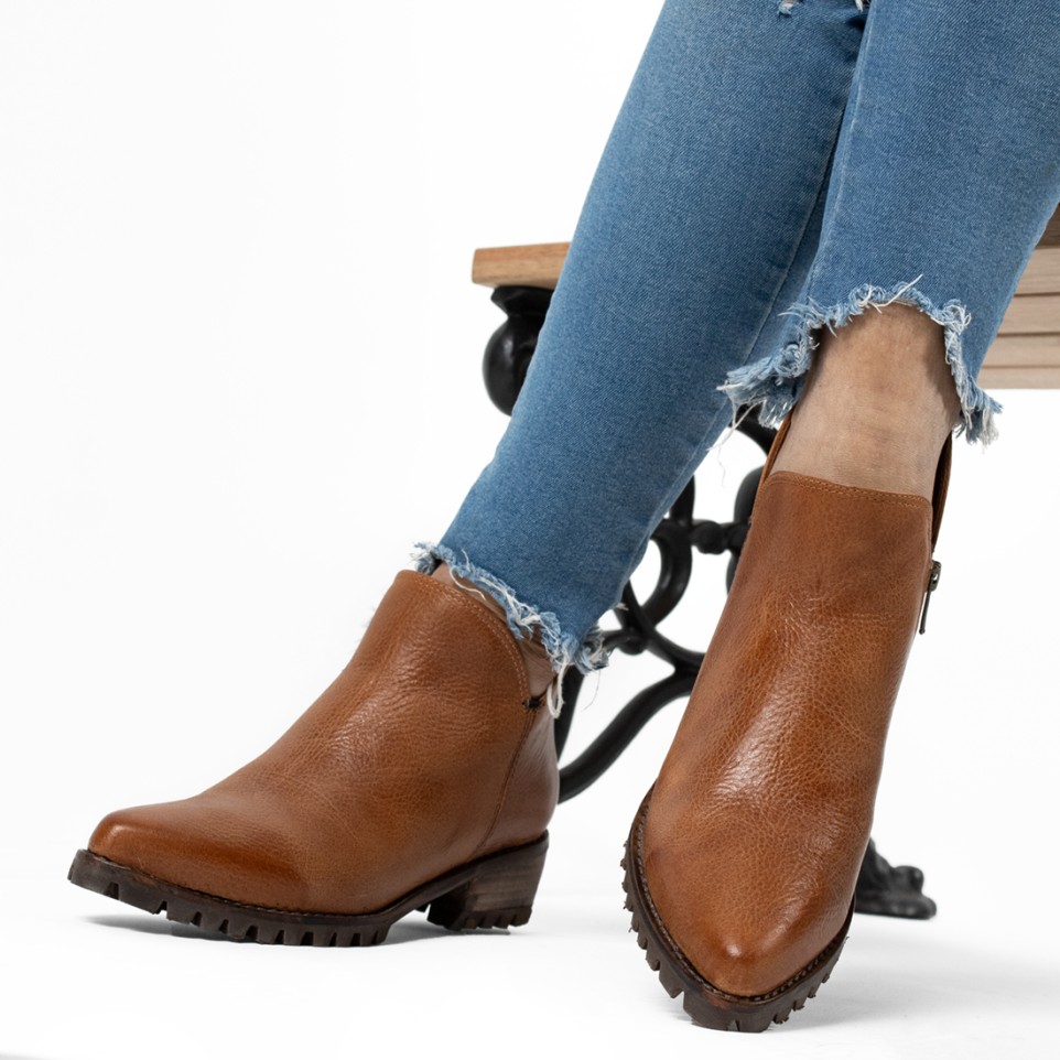 Women's leather boots with rubber soles |El Boyero