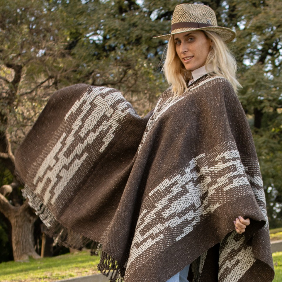 Woolen Antique Poncho in Loom|El Boyero