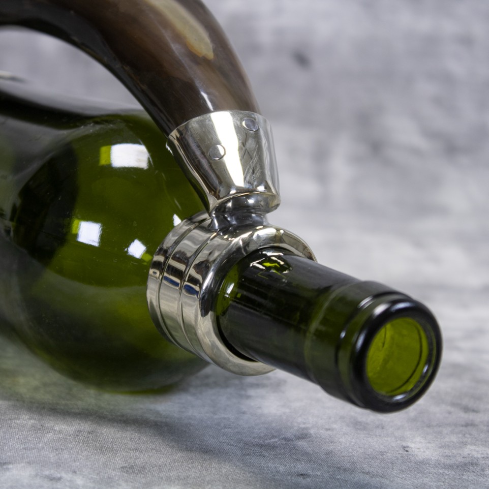 Nickel silver and goat horn wine bottle holder |El Boyero