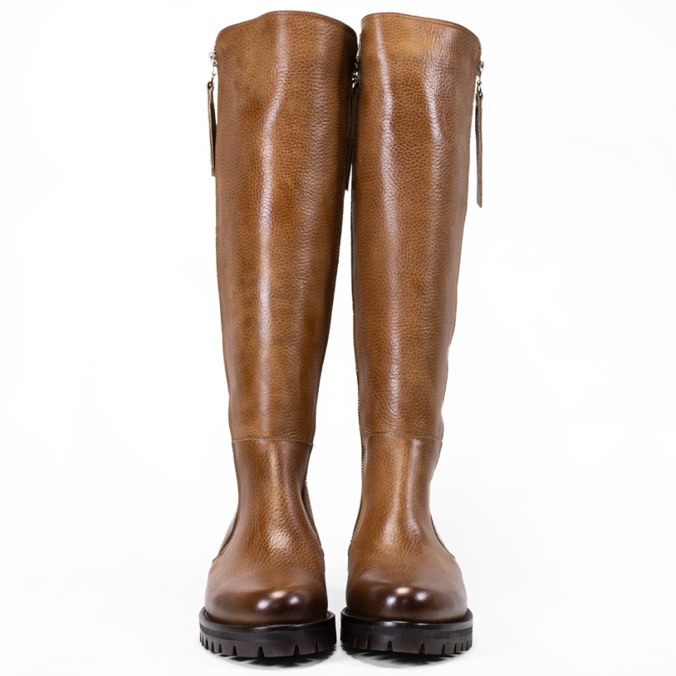 High-topped leather boots |El Boyero