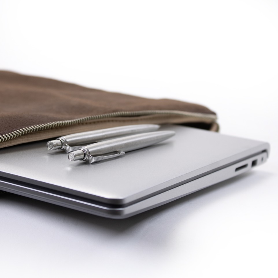 Leather case for a laptop |El Boyero