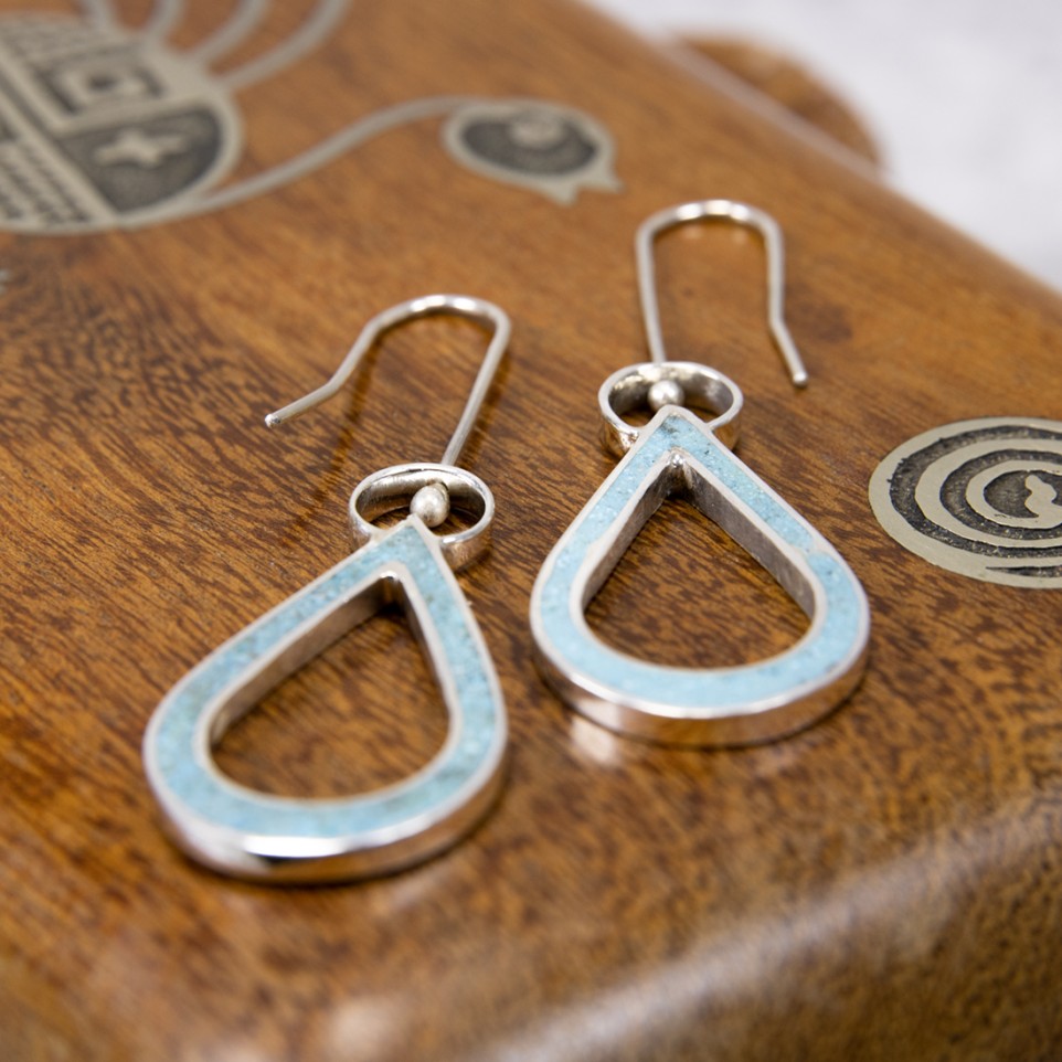 Raindrop silver and stone dangle earrings |El Boyero