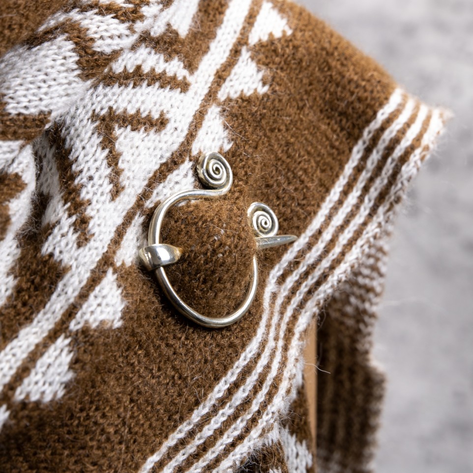 Ethnic nickel silver brooch |El Boyero