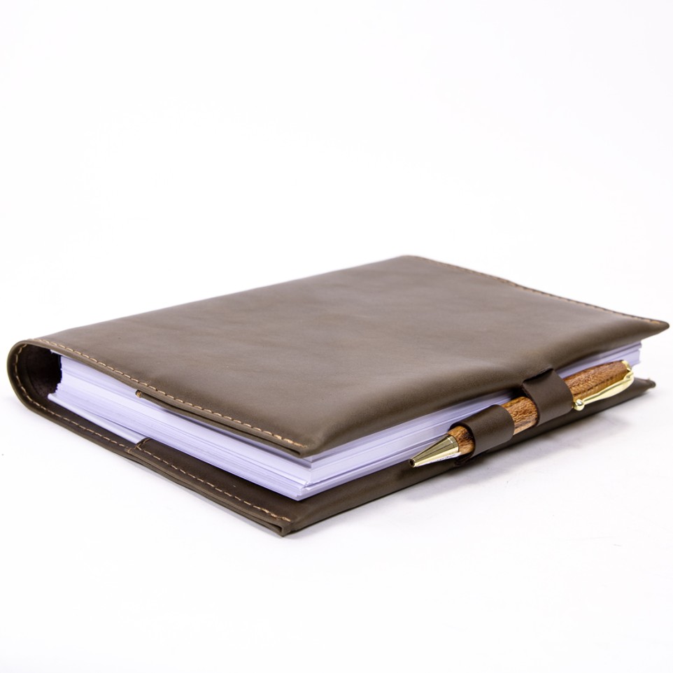 Handmade notebook covered in leather |El Boyero