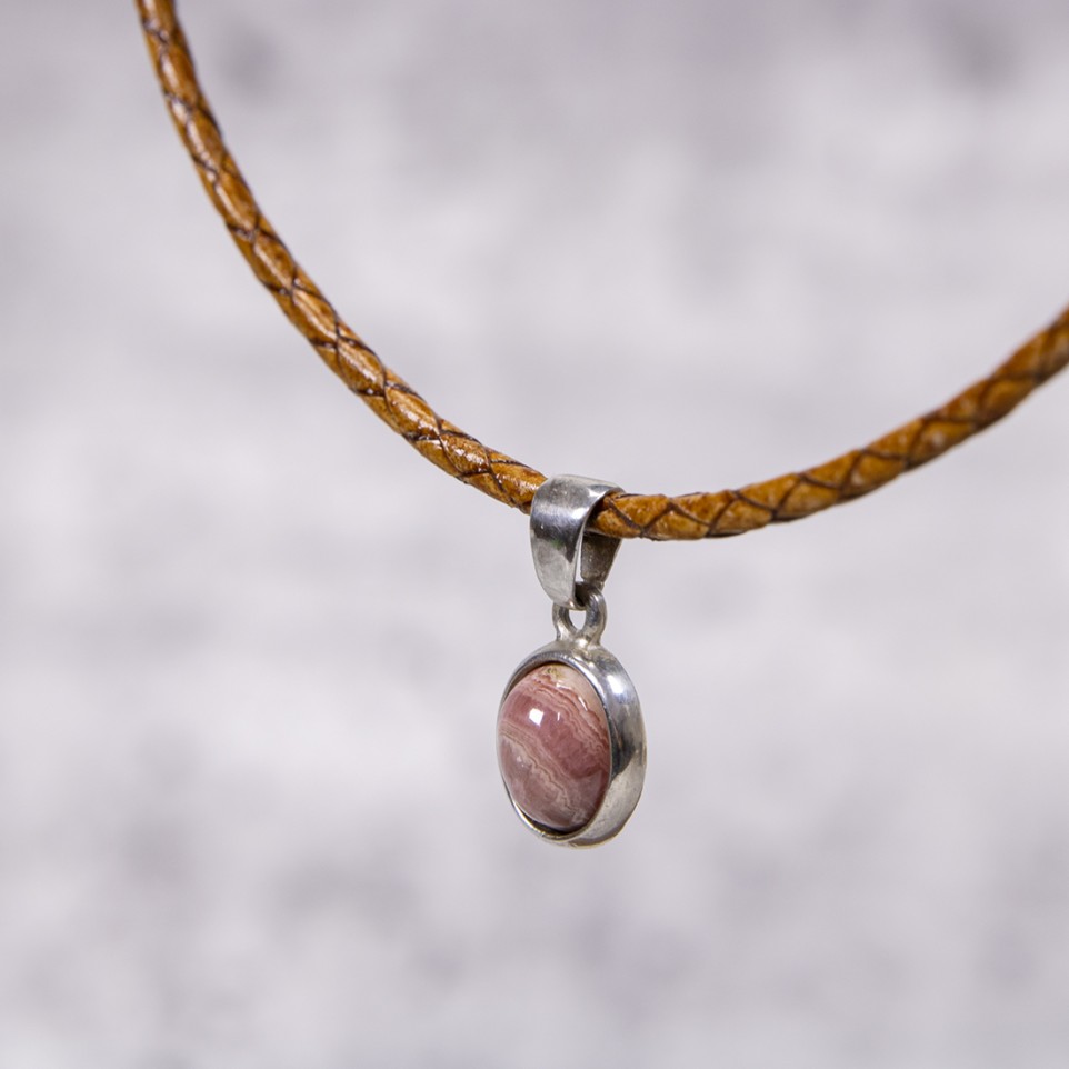 Braided leather choker with rhodochrosite pendant |El Boyero