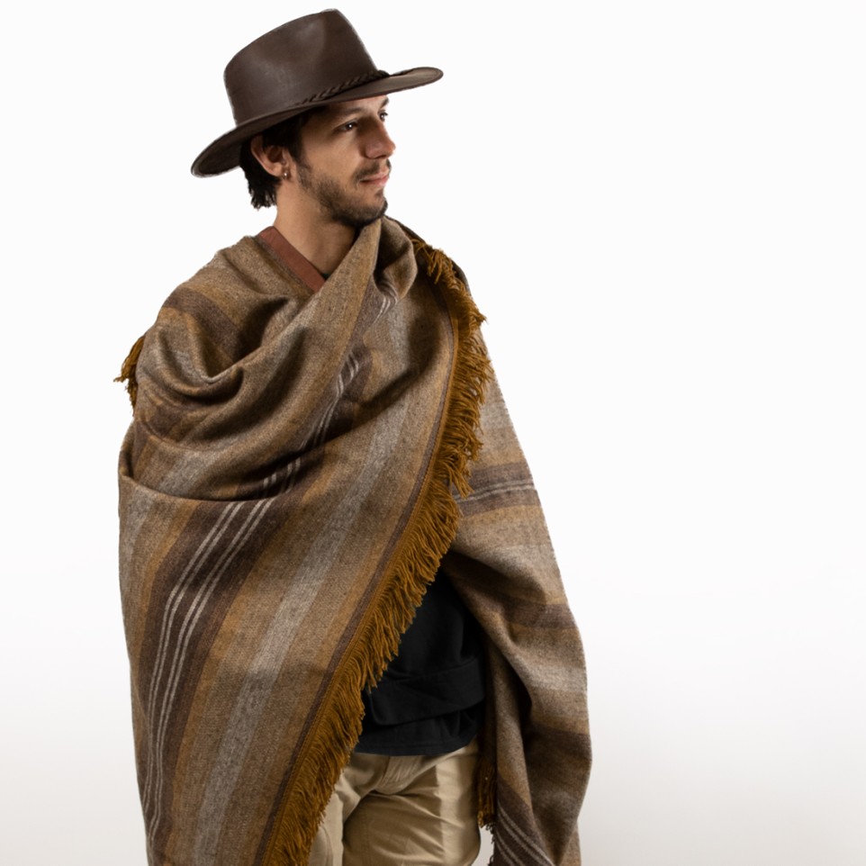 Heavy woolen poncho |El Boyero